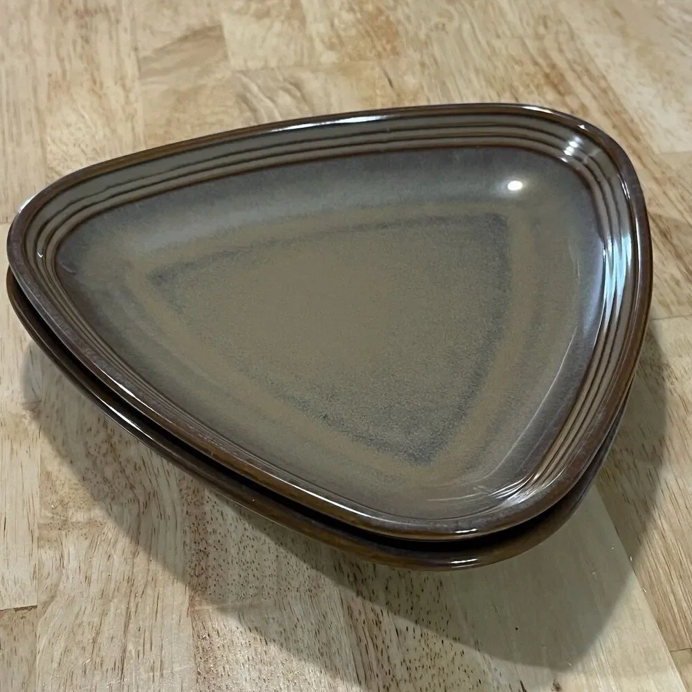 Homer Laughlin China FlipSide Triangle Dinner Plates Set of 2 Brown 8.75”